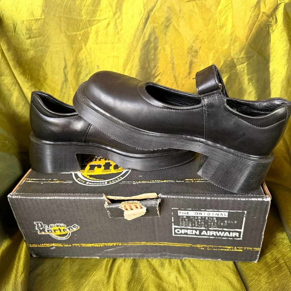 VINTAGE Dr. Martens Chunky Heel Mary Janes MIE Black Leather Platform NIB 90s W5 - Picture 3 of 7